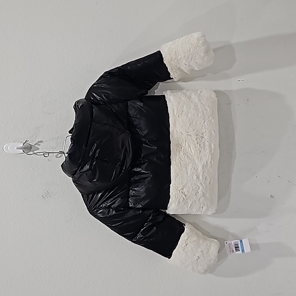 Michael Kors Puffer Hooded Jacket Girls Size 5/6 NWT Black white fux fur. - Picture 4 of 10